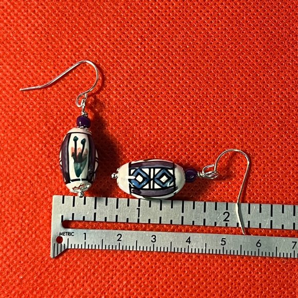 Vintage Peruvian Oval Hand Painted Beaded Earrings on Silver Tone French Hooks - Picture 2 of 4